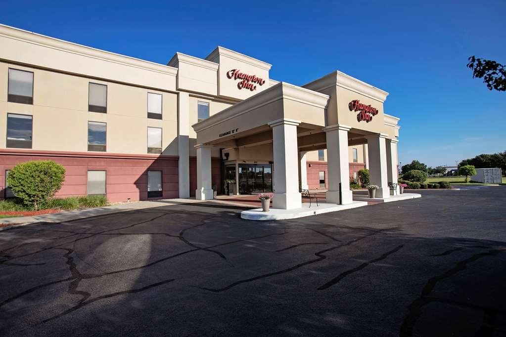 Hampton Inn 물트라이 외부 사진