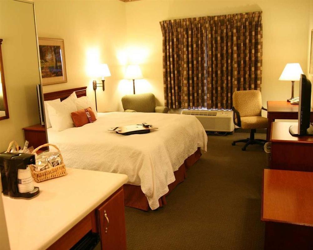Hampton Inn 물트라이 객실 사진