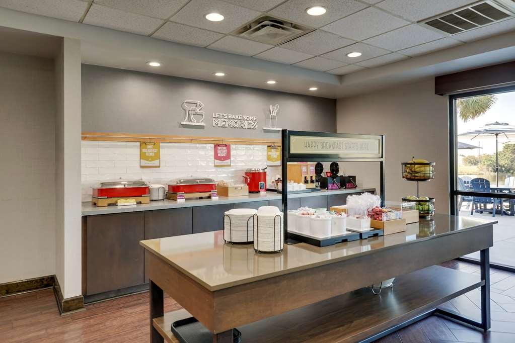 Hampton Inn 물트라이 레스토랑 사진