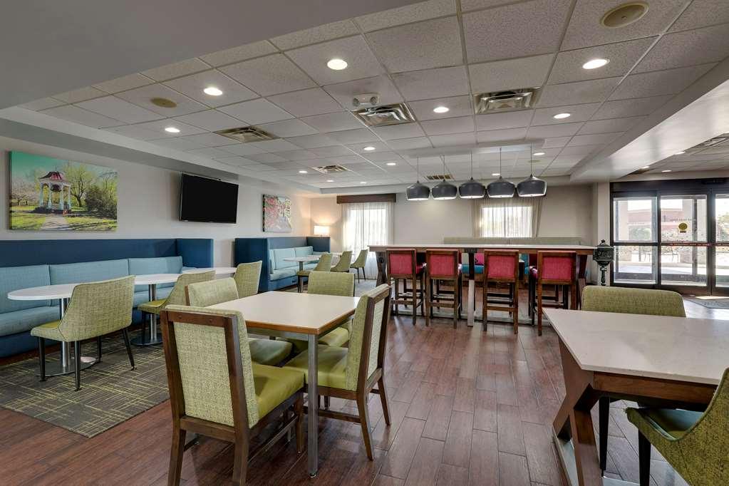Hampton Inn 물트라이 레스토랑 사진