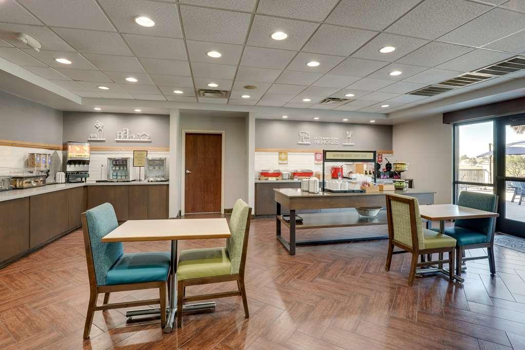 Hampton Inn 물트라이 레스토랑 사진