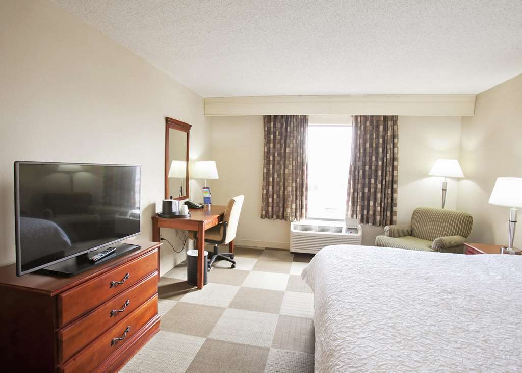 Hampton Inn 물트라이 객실 사진